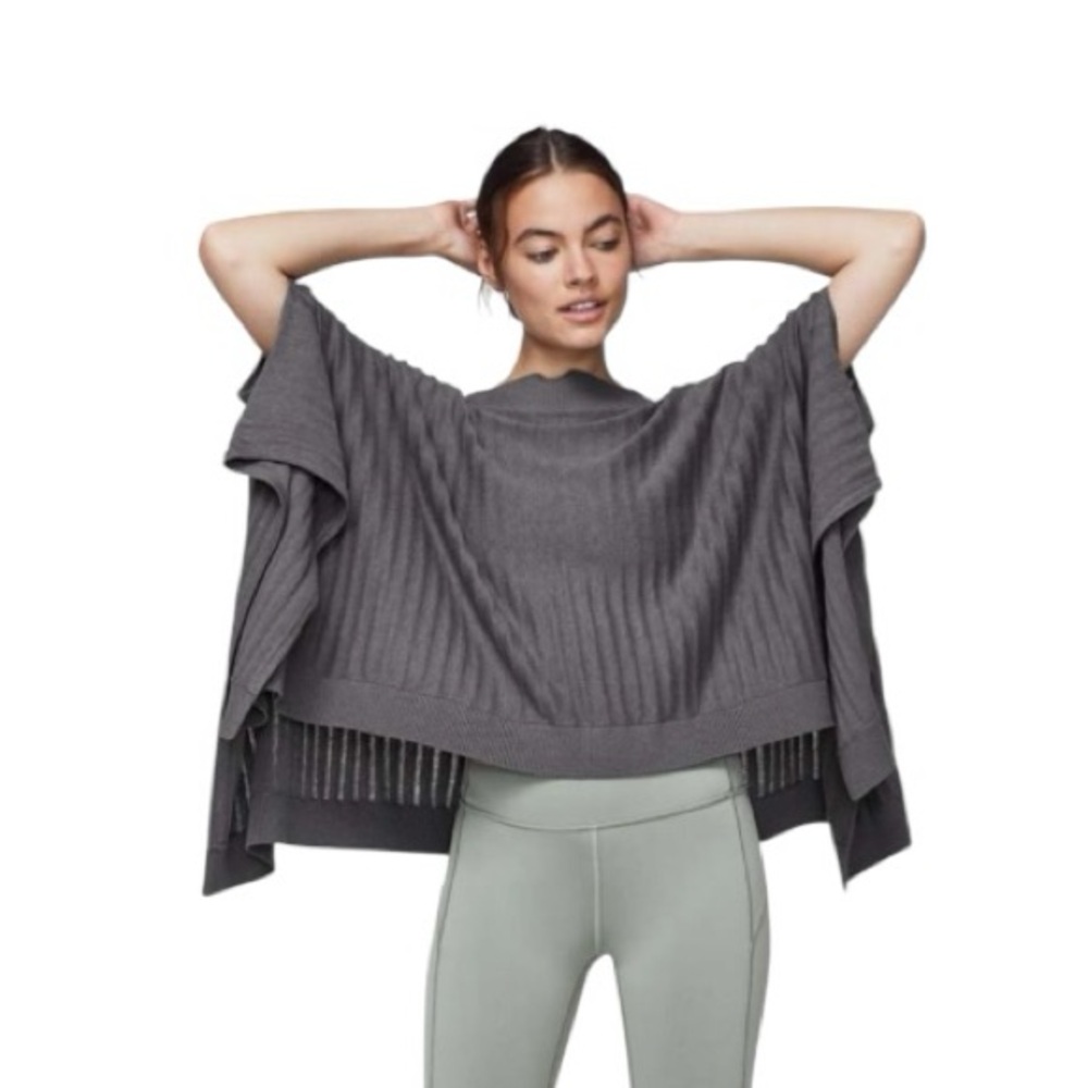 Lululemon Forward Flow Poncho in Heathered Moonwalk - Picture 2 of 11